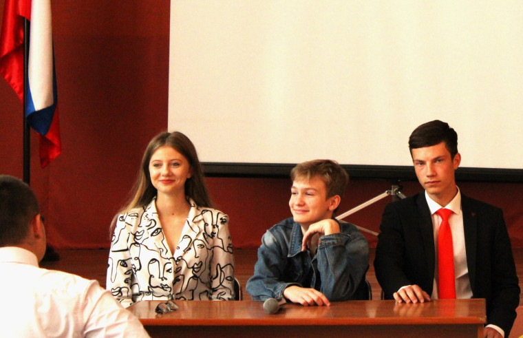 Дебаты кандидатов на пост президента ученического самоуправления.